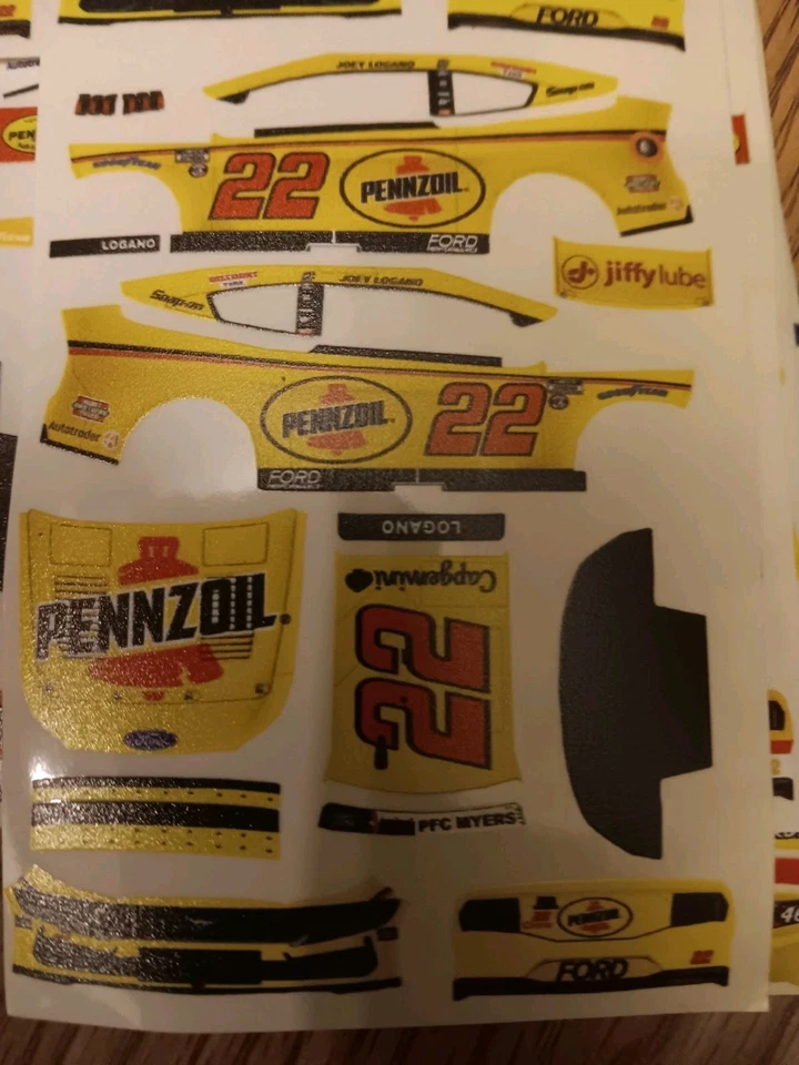  Calcomanías pelar y pegar Joey Logano Pennzoil Coca-Cola 600 1/64 2025 Foto 1 de 1