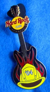 INDIANÁPOLIS FIRE FIGHTERFLAMES SOMBRERO AMARILLO GUITARRA NEGRA 2004 Hard Rock Café PIN - Imagen 1 de 1