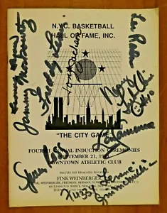 NYC Basketball Hall of Fame Booklet signiert von 9 inc. Fuzzy Levane Lou Carnesecca - Bild 1 von 2