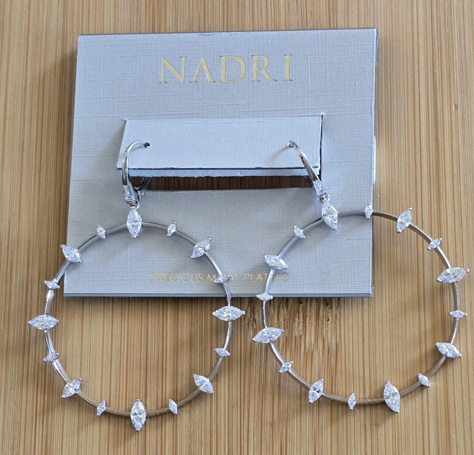 #33 Nadri CZ Silvertone 悬垂耳环 MSRP $118 全新带标签 — 第 1/1 张图片