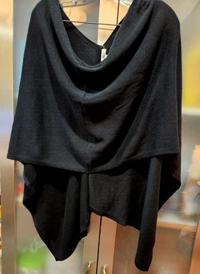 Poncho Caroline Grace Mezcla Cachemira Color Negro Claro 95% Algodón 5% Cachemira  Foto 1 de 2