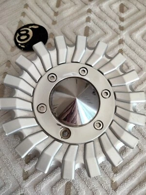 CONO HALKEN PLATA/CROMO 6-3/4" TAPA CENTRAL RUEDA O.D. (2 lengüetas rotas usa perno) Foto 1 de 4