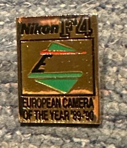 Nikon Small Lapel Pin - Nikon F4 European Camera of the Year "89 '90 - New - Picture 1 of 2