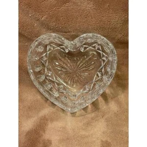 Plato de caramelo vintage de cristal de plomo corte profundo en forma de corazón - Imagen 1 de 5