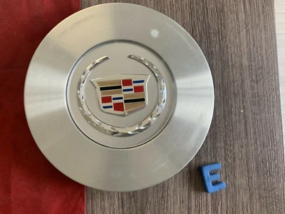 #E (1) 2008 -2011 Cadillac DTS Machined Finish OEM Center Cap 9594600 - Изображение 1 из 4