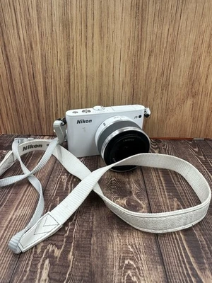 Cámara digital Nikon 1 J3 14,2 MP blanca con batería de lente de 10-30 mm PARA REPUESTOS LEER Foto 1 de 4