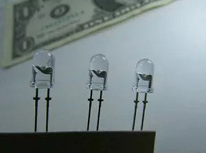 100 LED Indicatore Lampada 2 Conduttori Colore Luce Arancione Rossastro Trasparente Diametro 5MM - Foto 1 di 10