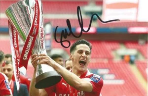 FOTO DE CELEBRACIÓN DE TROFEOS 6x4 firmada por George Williams + certificado de autenticidad - Imagen 1 de 1