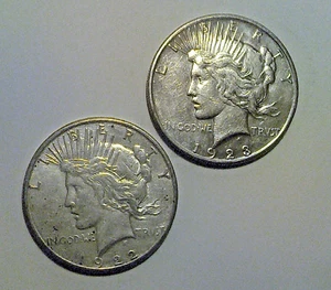 Lot von zwei Peace Silber Dollar Münzen, 1922-S und 1923-S. Original (immer). - Bild 1 von 6