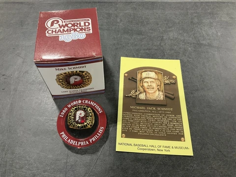 PHILLIES MIKE SCHMIDT HALL OF FAME POST CARD  & 1980 WORLD SERIES REPLICA RING Cover