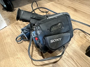 WORKS! Sony Handycam Vision 30x CCD-TRV82 Handheld Video Camcorder Recorder - Picture 1 of 8