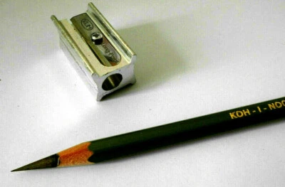 KOH-I-NOOR Hardtmuth Langspitzen-Spezialanspitzer aus Magnesium mit KUM-Messer