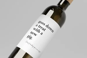 2x Goes down a treat with a NEW GIG Wine Champagne Label NEW JOB PROMOTION GIFT - Picture 1 of 6