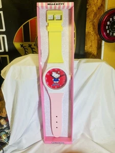 MASSIVE 36" NEU HELLO KITTY Retro gelb rosa Uhr Wanduhr Sanrio 2024 Anime - Bild 1 von 8
