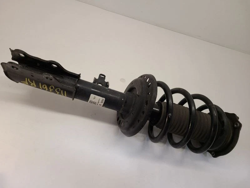 2018-2023 CHEVROLET TRAVERSE Passenger Right Strut Front RH 84257826  - Image 1 of 4