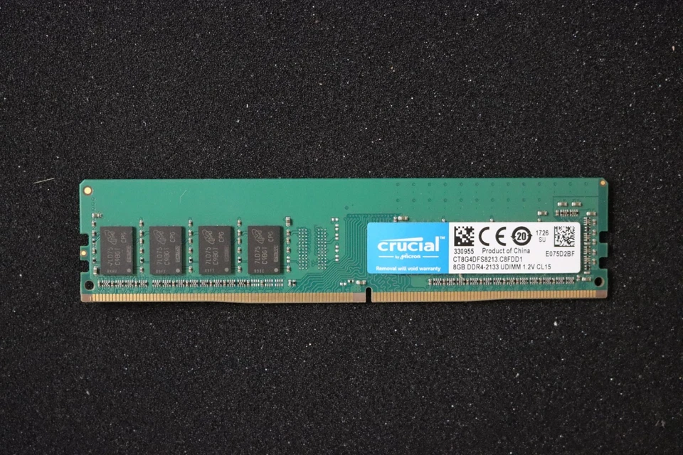 Crucial CT8G4DFS8213 DDR4 Module 8GB (1x8) PC4-17000U DDR3-2133 CL15 #8162 - Bild 1 von 1