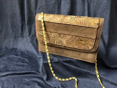 Bolso Clutch Maxine Megalítico Estilo Celta Arte Cuero Repujado Gamuza Italiano NUEVO Foto 1 de 4