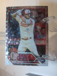 2023 Topps Silver Pattern Foilboard #27 - Mike Trout - Los Angeles  23-693 - Picture 1 of 2