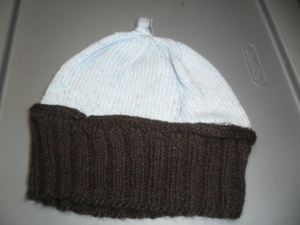 Sombrero de magdalenas tejido hecho a mano para niños pequeños Foto 1 de 1