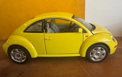 Volkswagen VW Burago 1998 fundido a presión 1/18 nuevo amarillo escarabajo Foto 1 de 4