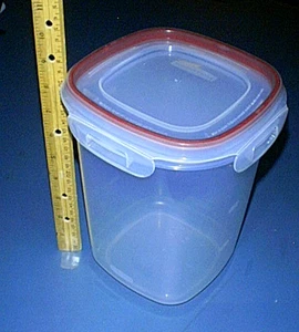 Contenedor de almacenamiento de alimentos Rubbermaid 3,5 L / 15 tazas #7K88 con tapa 'Lock-its' #7L00 - Imagen 1 de 6