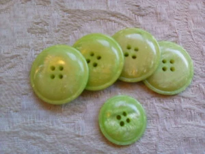 4 Vtg 1970s Apple Green Sparkly Large Buttons 4-Hole Plastic 1" Across + 3/4" On - Picture 1 of 6