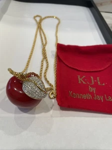 NUOVO ciondolo vintage Kenneth Jay Lane Apple con catena tono oro 34” - Foto 1 di 7
