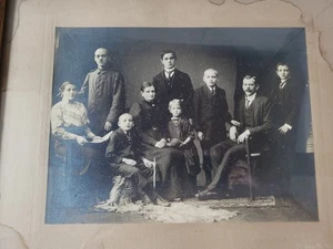 Altes Familienfoto, Silberabzug, Passepartout m. Prägung: Rembrandt - Bild 1 von 12