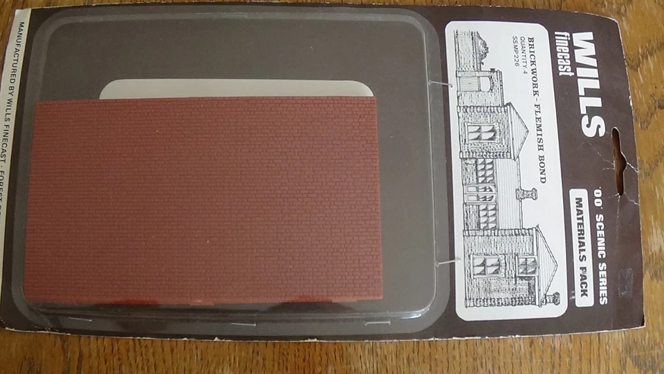 Wills Finecast OO/HO Scenic Series 4 Roofing Slates MP203 & 4 Brick Work MP226 - Image 1 of 4