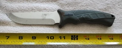 Camillus fixed blade hunting knife, 9.5" long, rubber handle, camo canvas sheath - Image 1 of 3