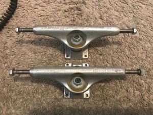 Independent 169mm Stage 11 Silver Standard Trucks vintage. 6 hole - Picture 1 of 6