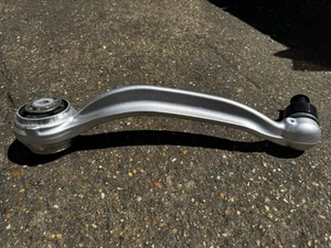 NEW: GENUINE MERCEDES BENZ C CLASS W205 DRIVER FRONT WISHBONE A2053301405 - Picture 1 of 8