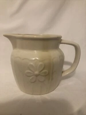 Jarra crema vintage de 3 3/4" color crema con margarita cerámica de gres de 8 oz Foto 1 de 2