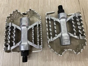 NOS Mid School Odyssey Twisted with Pedal Axle Size 1/2 BMX Pedals - Picture 1 of 11