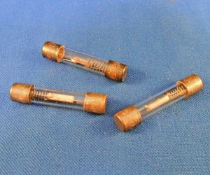 F02B250V1-1-2AS VARIOUS MANUFACTURERS FUSE SOME TARNISHED NEW OLD STOCK - Imagen 1 de 5