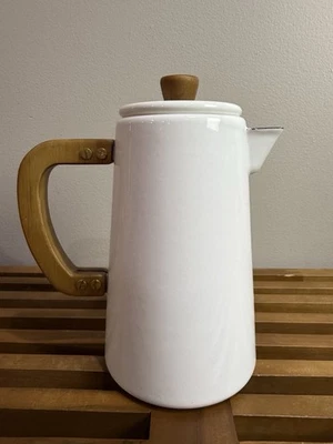 Hearth & Hand Magnolia 6c белая эмалированная посуда чайник кувшин деревянная ручка б/у в отличном состоянии - Изображение 1 из 4