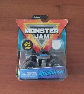 Camión Monster Jam 2019 Overcast Megalodon Spin Master con figura gris - Imagen 1 de 5