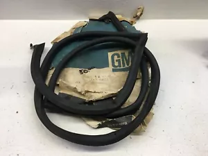 GM NOS 1960-66 Chevrolet GMC Suburban Tailgate End Gate Weatherstrip 3766576 - Picture 1 of 5