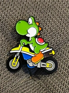 Nintendo Super Mario Kart Collector Pins Series 2 - Yoshi - Switch 3DS Wii Snes - Bild 1 von 2