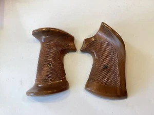 HERRETT' WALNUT TARGET GRIPS FOR COLT OFFICERS MODEL FRAME THUMB REST FREE SHIP - Picture 1 of 13
