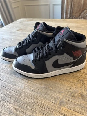 Air Jordan 1 Mid Shadow Gimnasio Rojo/Negro/Gris, Talla 10.5 10 1/2 Foto 1 de 4