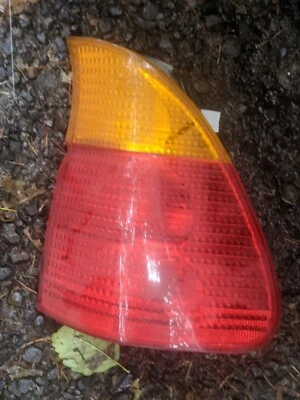 BMW X5 2000-2003 CONJUNTO DE LUZ TRASERA PASAJERO DERECHO OEM CUARTO MONTADO EN PANEL Foto 1 de 3