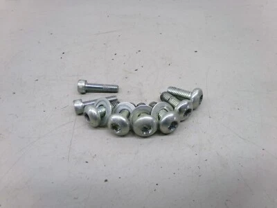 Болты крепления подножки водителя для 2013 на Suzuki GW250 GW 250 S156 - Изображение 1 из 4