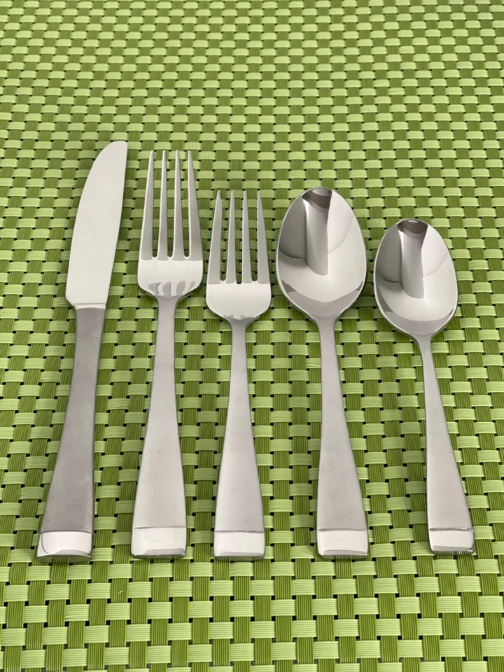 Столовые приборы Oneida MERCER из нержавеющей стали 18/10 с матовой ручкой глянцевый наконечник выбор A45VG - Изображение 1 из 1