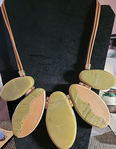 VETEMENTS Distanziali in legno acrilico verde tono argento ecopelle chiusura aragosta 17 pollici ha...