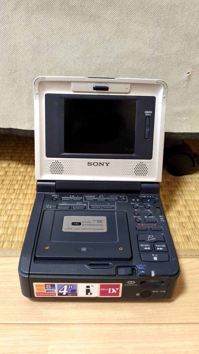 ジャンク品】ソニー GV-D1000 MiniDVビデオウォークマン むしり取ら ジャンク品】ソニー GV-D1000 MiniDVビデオウォークマン むしり取ら
