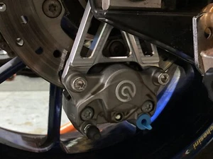 04 08 12 14 YZF R1 Brembo P2 Pinza Soporte Colgado 84mm Tipo II - Imagen 1 de 8
