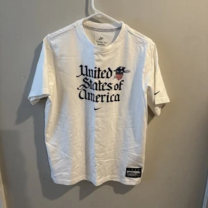 Nike Men’s T-shirt Team USA Premium Essential Men's Small - Picture 1 of 9