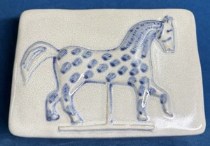 Keramik Schmuckschatulle mit Deckel blau Karussell Pferd Design - Bild 1 von 10