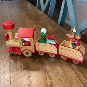 Dakin Inc. 1991 vintage Estatuilla de tren de juguete de reno de Navidad de madera - Imagen 1 de 11